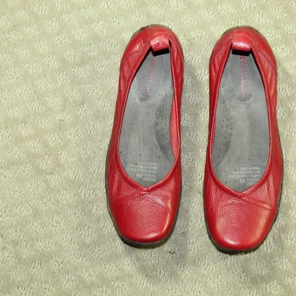 Naturalizer Red Women's Flats - Picture 2 of 6